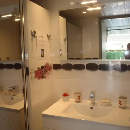 3 Pces Mez 40m2 + Terrasse 5m2 Ref 4042 Апартаменты Le Castellas