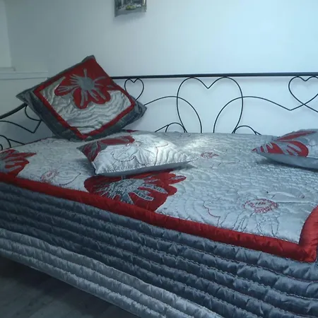 3 Pces Mez 40m2 + Terrasse 5m2 Ref 4042 Le Castellas